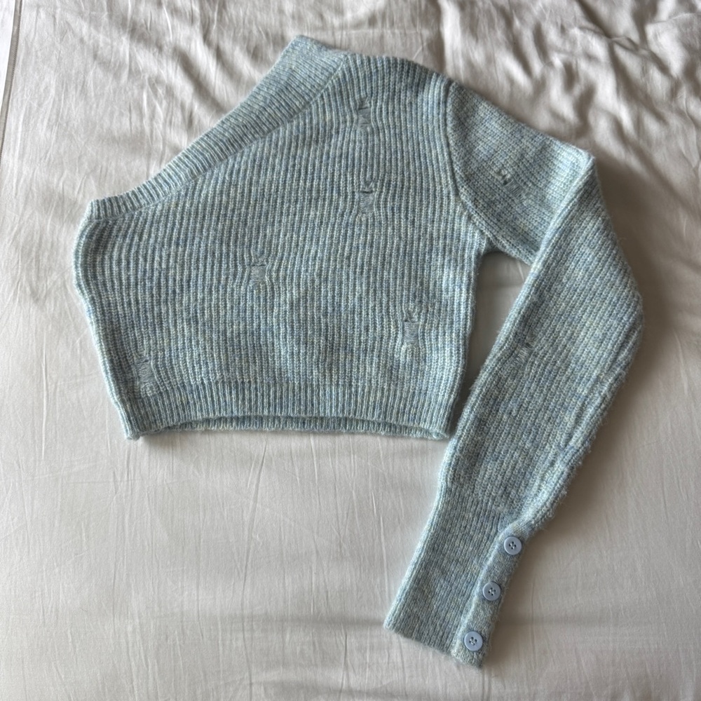 Ruve one shoulder sweater in light blue